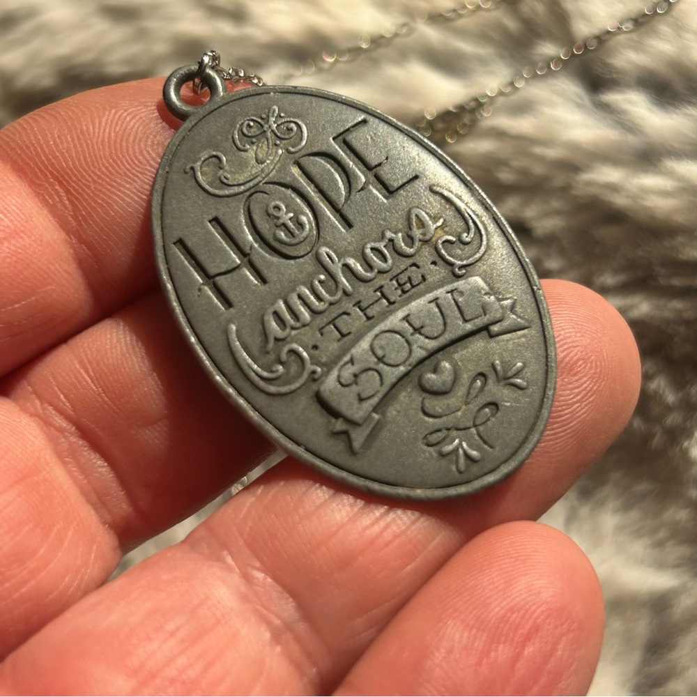 Vintage “hope anchors the soul” pendant on chain necklace